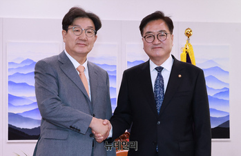 [포토] 우원식 국회의장 찾은 권성동 원내대표