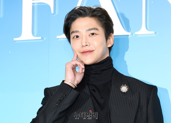 [영상] 코트 입고 등장한 로운