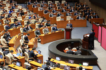 [포토] 계엄 긴급현안질의 참석한 한덕수 국무총리