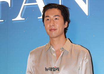 [영상] 머리 넘긴 마이큐