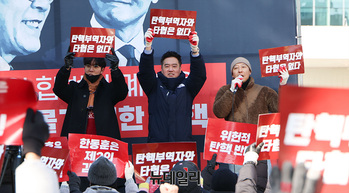 [포토] 구호 외치는 오상종 자유대한호국단 단장 