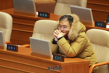 [포토] 자리 떠나지 못하는 탄핵 공개찬성 김상욱 국민의힘 의원