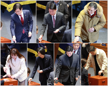 [포토] 투표하는 윤석열 대통령 탄핵 공개 찬성 7인