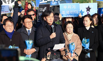 [포토] 수감 전 발언하는 조국 
