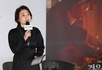 [포토] 검은수녀들 소개하는 박경림