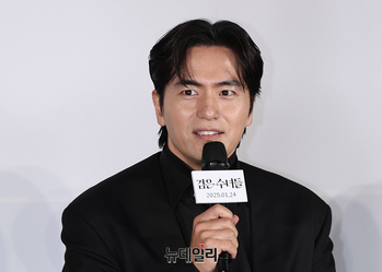 [포토] 바오로 신부가 이진욱