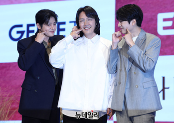 [영상] 나미브 주연3인방 '꿀 떨어지는 포토타임'