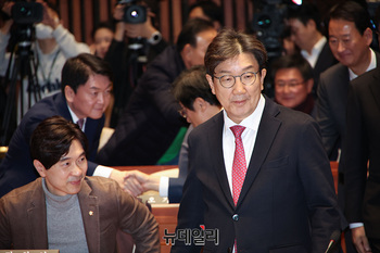 [포토] 입장하는 권성동 국민의힘 원내대표