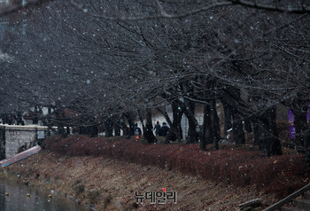 [포토] 퇴근길 눈오기 시작한 서울