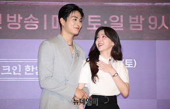 [영상] 체크인한양 정건주-김지은 '설레는 투샷'