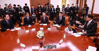 [포토] 경제4단체장 만난 우원식 국회의장