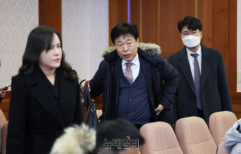 [포토] 변론준비기일 출석하는 최재해 감사원장 측 변호인