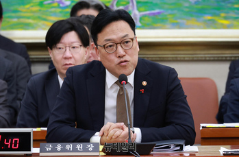 [포토] 현안질의서 답변하는 김병환 금융위원장