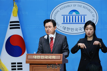 [포토] 황교안 "한덕수 권한대행 헌법 재판관 임명하면 안 돼"