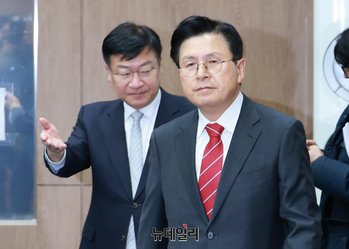 [포토] 시국관련 긴급 기자회견 갖는 황교안 전 총리