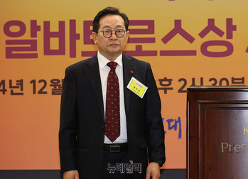 [포토] 알바트로스상 시상식, 인사말하는 황우섭 미디어연대 상임대표 