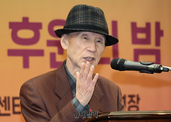 [포토] 알바트로스상 시상식, 축사하는 최창섭 명예교수