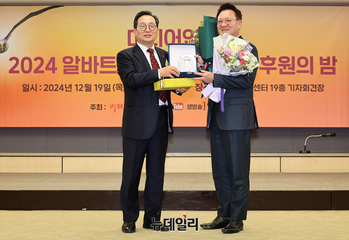 [포토] 이성복 뉴데일리 대표이사, 미디어연대 알바트로스상 수상