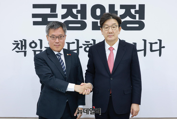 [포토] 김석우 법무부 차관 접견하는 권성동 대표 권한대행