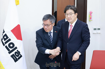 [포토] 김석우 차관 만난 권성동 원내대표