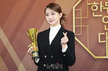 [포토] 김채원 '미스코리아 진의 하트'