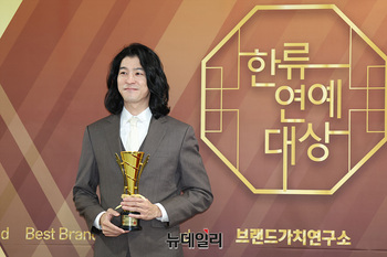 [포토] '라이징스타' 수상한 장영