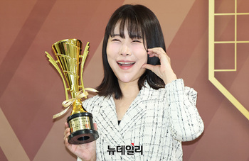 [포토] 이세영 '상큼한 볼하트'