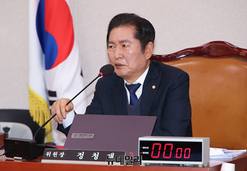 [포토] 법사위 주재하는 정청래 위원장 