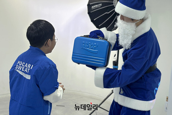 [포토] 동아오츠카, 크리스마스 맞아 '포카리 산타를 이겨라' 이벤트 실시