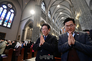 [포토] 명동성당 찾은 이재명·박찬대 