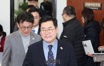 [포토] 정책조정회의 참석하는 박찬대 원내대표