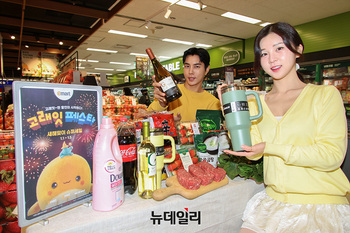 [포토] 이마트, 새해부터 반값 할인 '고래잇 페스타' 개최 