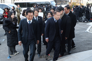 [포토] 헌재 향하는 국회 측 대리인단