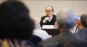 [포토] '이승만이 살아 계신다면' 주제로 강연하는 인보길 회장