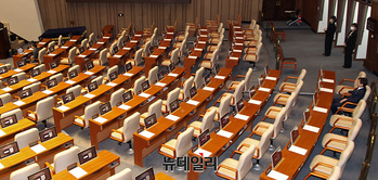 [포토] 본회의 참석한 김상욱·조경태 