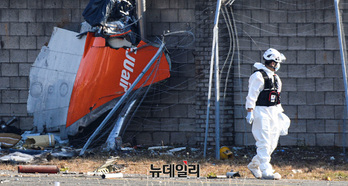 [포토] 흩어진 '제주항공 여객기' 파편