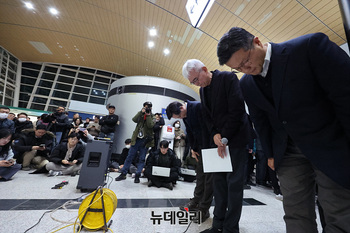 [포토] 고개 숙인 제주항공 경영진 