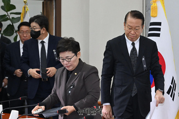 [포토] 회의 참석하는 권영세 국민의힘 비상대책위원장