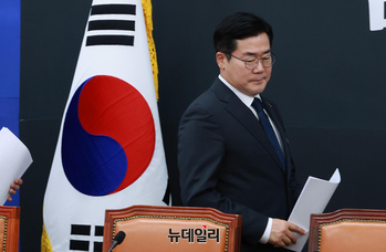 [포토] 회의 참석하는 박찬대 민주당 원내대표