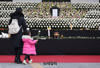 [포토] 조문 이어지는 서울시청 합동분향소