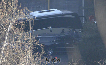 [포토] 尹대통령 체포 시도에 대치중인 한남동 관저