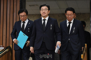 [포토] 회의 참석하는 국민의힘 원내지도부