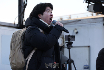 [포토] 윤 대통령 체포 소식에 결집한 2030