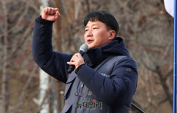 [포토] 구호 외치는 양경수 민노총 위원장 