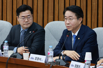 [포토] 중진 간담회서 발언하는 조정식 민주당 의원