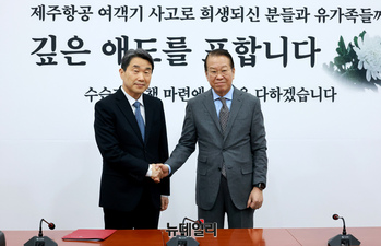 [포토] 이주호 사회부총리 접견하는 권영세 비대위원장 