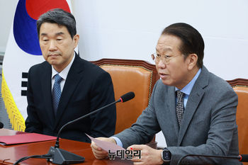 [포토] 대화 나누는 권영세 비대위원장과 이주호 부총리