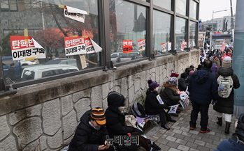 [포토] 열악한 상황에 이어지는 윤 대통령 탄핵반대 집회