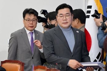 [포토] 회의 참석하는 박찬대 민주당 원내대표