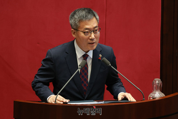 [포토] 재의 요구 설명하는 김석우 법무부 장관 직무대행